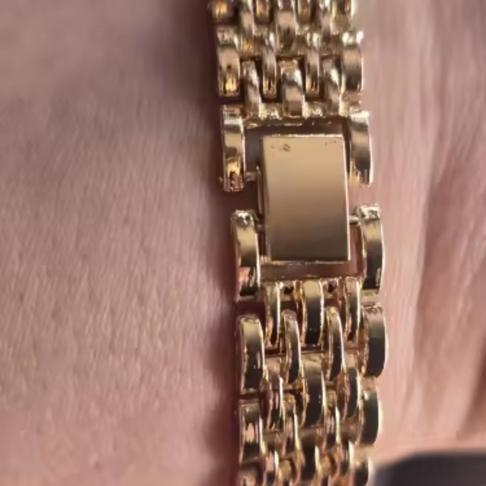 Luxurious Gold Crystal Women's Watch - Picture 5 of 5